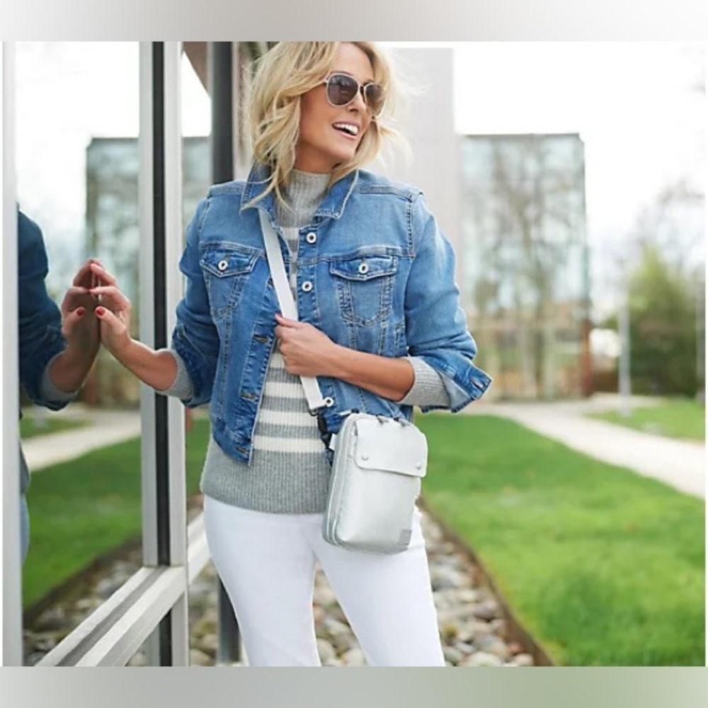 IHKWIP XL Everyday Essentials Crossbody With 2 Straps.  NWT!